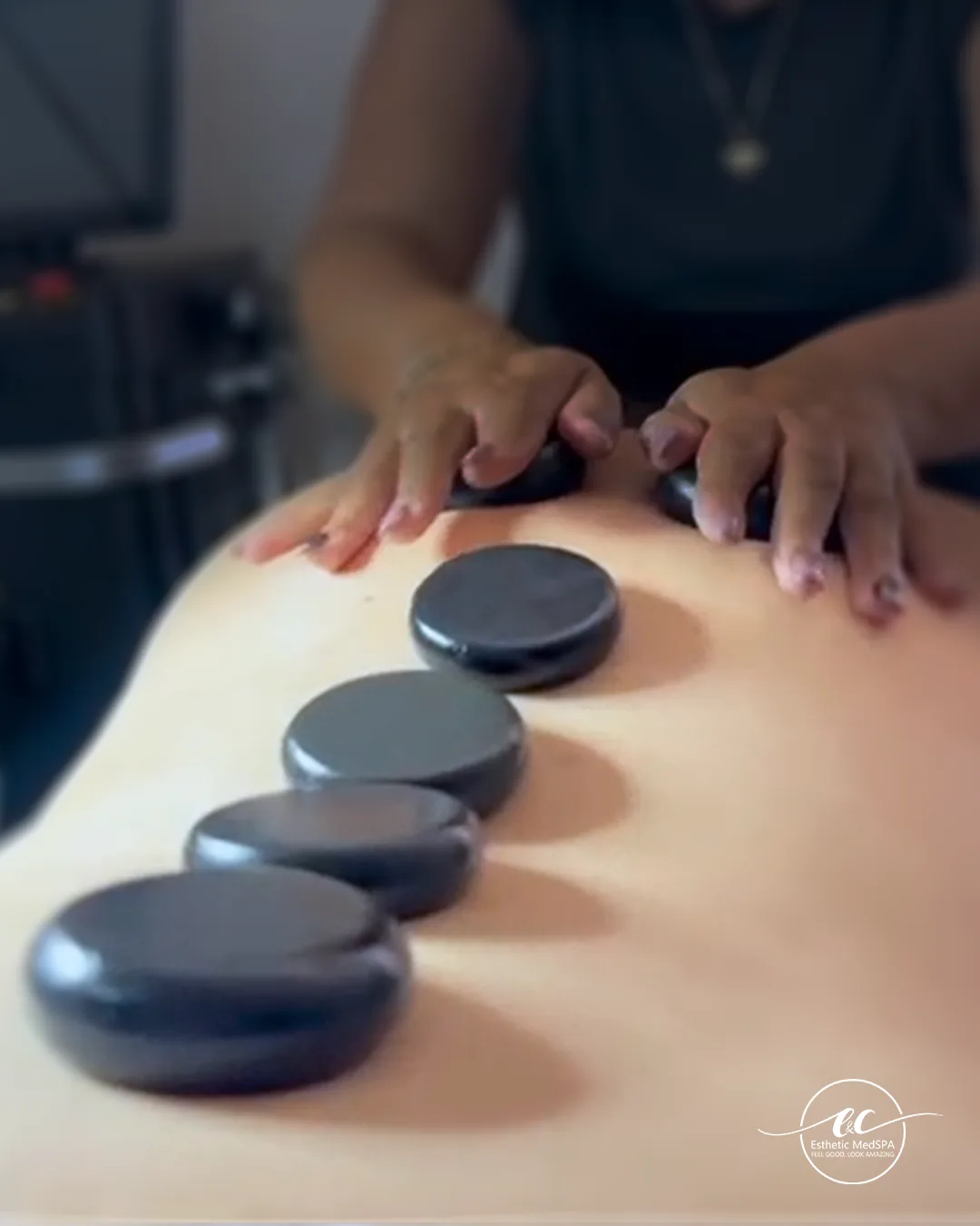 Relaxing and body sculpting massage